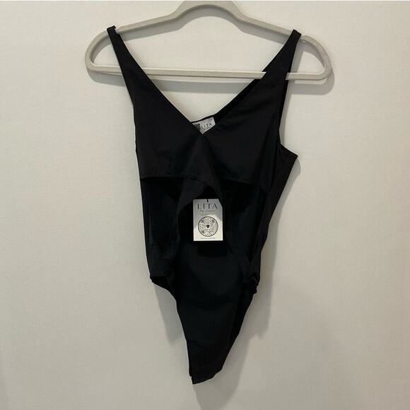 NWT LITA BY‎ CIARA SLEEVELESS BLACK BODYSUIT - Picture 1 of 4